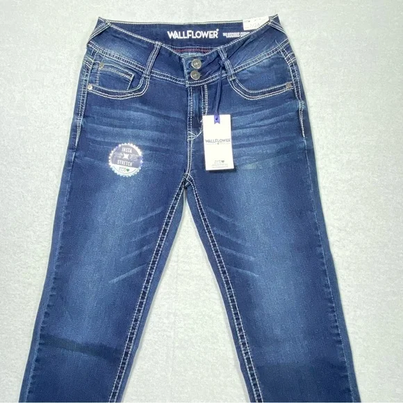 Wallflower Jeans Women 7 Luscious Curvy Fit Straight Leg Crop Mid Rise Denim NWT - Picture 2 of 14